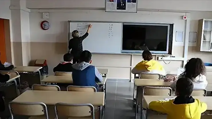 MEB'den Son Dakika Açıklaması: 10 Bin Öğretmen Atama Tarihleri ve Branş Dağılımı Belirlendi!