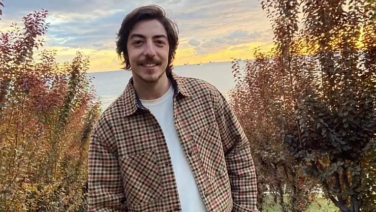 Mekin Sezer Kim ve Kaç Yaşında?