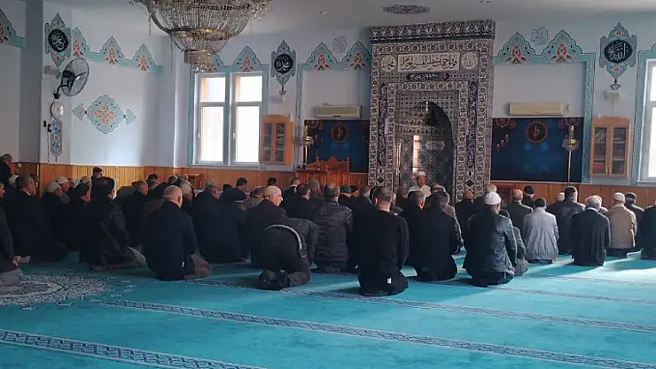 Merkez Belediye Camii'nde Haftalık Tefsir Buluşmaları İlgi Görüyor
