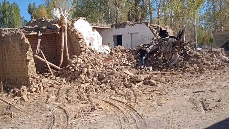 Merkez Mahallelerde Metruk Yapıların Yıkımı Devam Ediyor