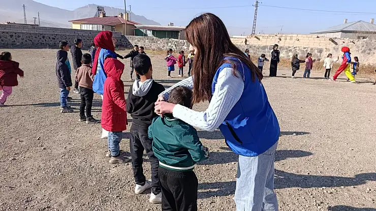 'Merkezim Her Yerde' projesi Topçatan Köyü'nde gençlerle buluştu