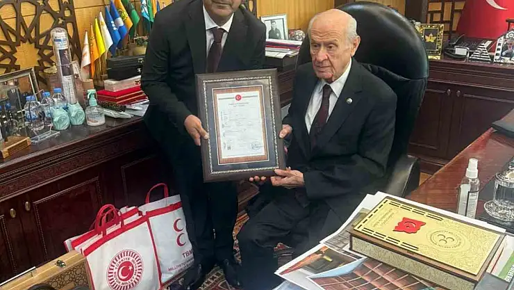 MHP Aziziye'nin Yeni Teşkilat Binasının Tapusu Bahçeli'ye Sunuldu