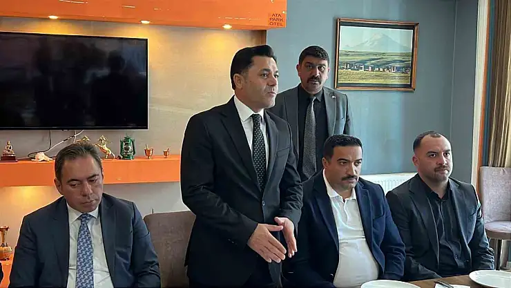 MHP Kars'ta Basın Toplantısı Düzenledi, Şeffaf Yönetim Vurgusu Yapıldı