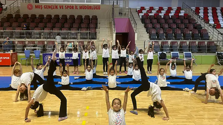 Minik Cimnastikçiler Yeni Spor Salonunda Yeteneklerini Geliştiriyor