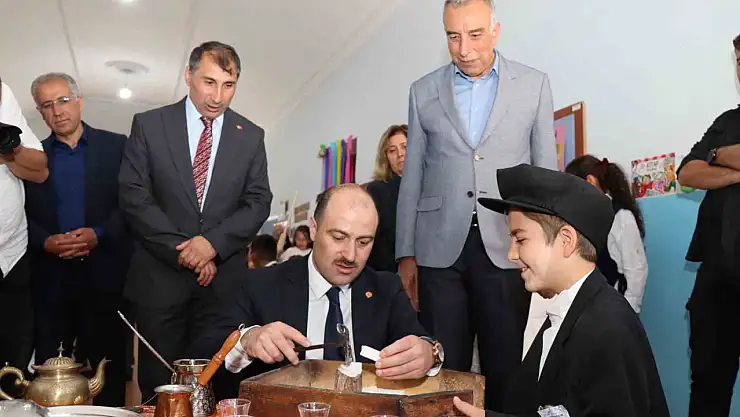 Minik Mucitler Sahnede Karabekir İlkokulu'nda Bilim Şenliği