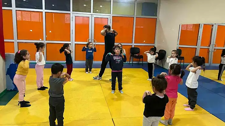 Müdür Kılıç'tan Ailelere Çağrı Yaz Tatilinde Çocuklarınızı Spor Okullarına Gönderin