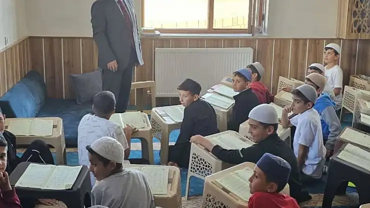 Müftü Koçak, Bitlis'teki Kur'an kurslarını ziyaret ederek öğrencilere moral verdi