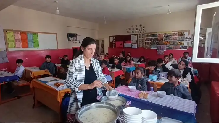 Muradiye'de Çorba Günü projesiyle öğrenciler sağlıklı besleniyor ve farklı lezzetleri keşfediyor