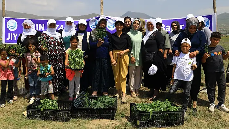 Muradiye'de İlk Kadın Bostanı Kuruldu: İlk Fideler Toprakla Buluştu