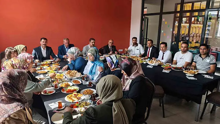 Muradiye Halk Eğitim Merkezi'nde Yaz Kursları Kapanış Kahvaltısı Düzenlendi