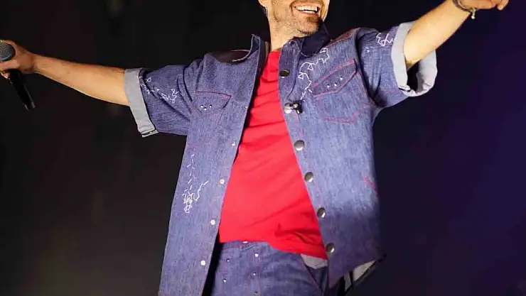 Murat Dalkılıç, Erzurum Festivali'nde hayranlarına coşku dolu anlar yaşattı!