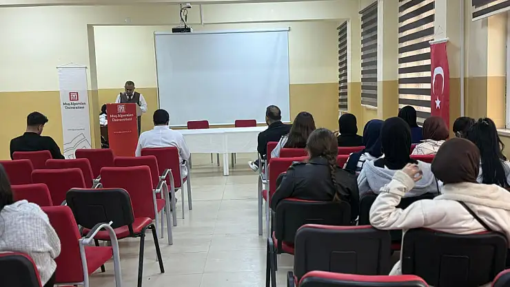 Muş Alparslan Üniversitesi'nde Bazen Bir Adımla Başlar Asırlık Yolculuklar Semineri Düzenlendi