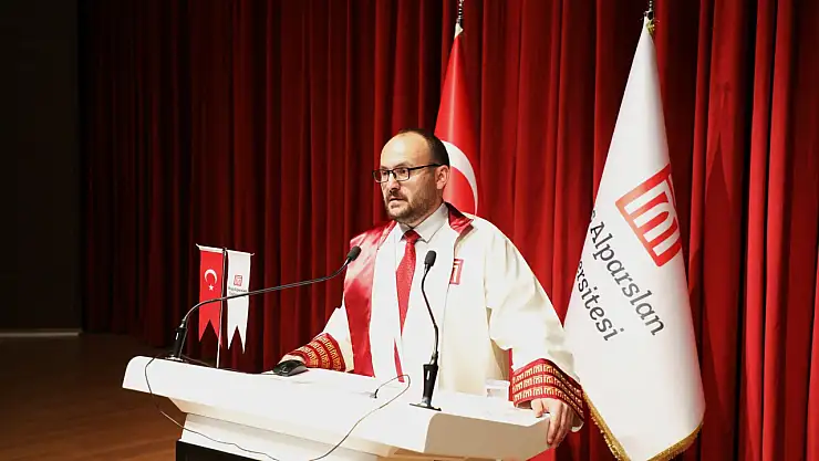 Muş Alparslan Üniversitesi'nde Akademisyenlere Berat Takdimi Töreni Düzenlendi