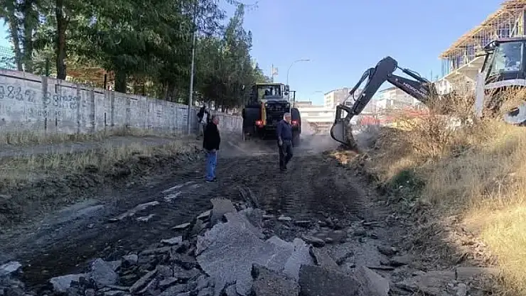 Muş Belediyesi'nden Sütlüce Mahallesi Alt Geçidinde Yol Çalışması