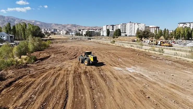 Muş Belediyesi'nden Yeni Yeşil Yaşam Alanı: Çar Çayı Parkları Projesi Devam Ediyor