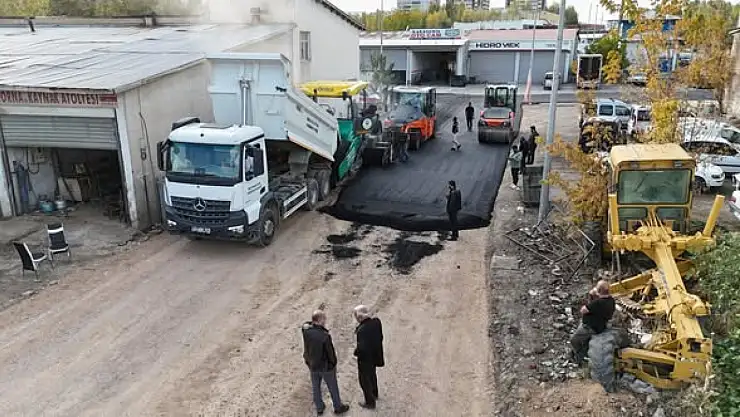 Muş Belediyesi Sanayi Sitesinde Asfalt Serimine Başladı