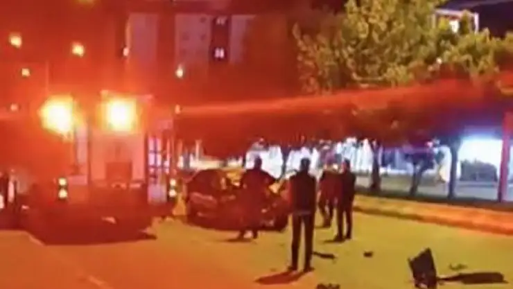 Muş-Bitlis karayolunda otomobilin traktöre çarpması sonucu 1 kişi yaralandı