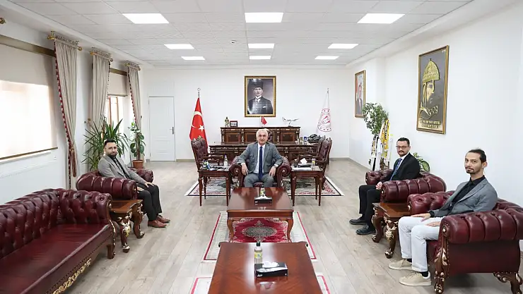 Muş Devlet Hastanesi Başhekimi ve Yardımcıları, Vali Avni Çakır'ı Ziyaret Etti