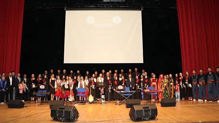 Muş Gençlik ve Spor İl Müdürlüğünden Yedi Bölgeden Anadolu Esintileri Gençlik Konseri Coşkusu