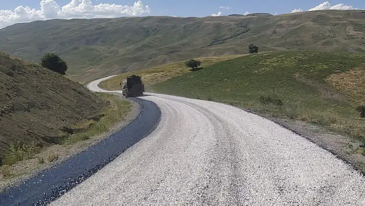 Muş İl Özel İdaresi Asfalt Çalışmalarını Sürdürüyor