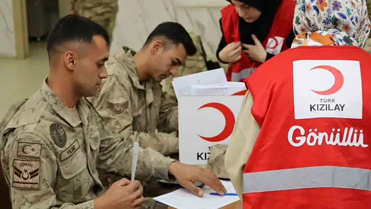 Muş Jandarması'ndan Kızılay'a destek: Gönüllü kan bağışı etkinliği düzenlendi