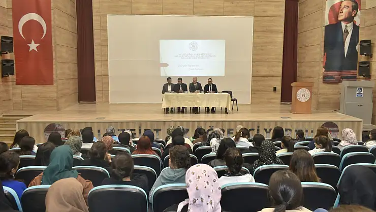 Muş Malazgirt Yurdu'nda Uyum Programı Kapsamında İletişim Toplantısı Gerçekleştirildi