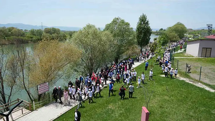 Muş'ta 19 Mayıs Bayramı coşkuyla kutlandı, gençler doğa yürüyüşü ve şenlikte buluştu!
