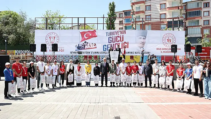 Muş'ta 19 Mayıs Coşkusu: Gençler Hem Yarıştı Hem Kutladı