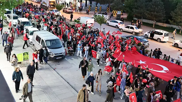 Muş'ta 19 Mayıs Coşkusu: 'Gençlik Yürüyüşü' Mehteran Takımı Eşliğinde Gerçekleşti