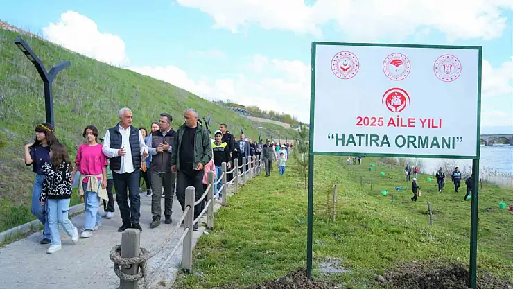 Muş'ta Aile Yılı Hatıra Ormanı açıldı, güçlü ailelere dikkat çekildi!