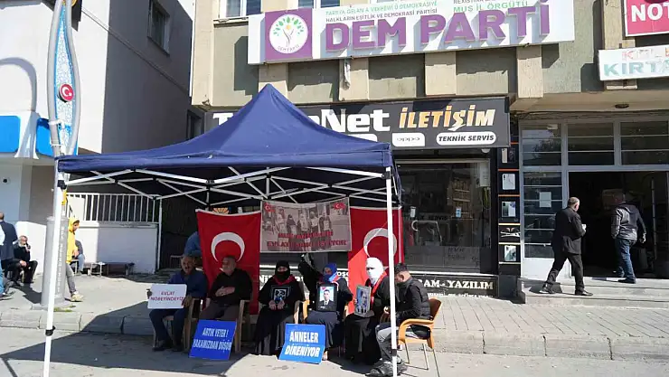 Muş'ta aileler evlat nöbetine devam ediyor, çocukları için eylem yapıyorlar