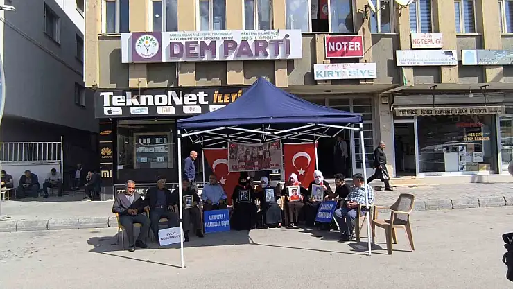 Muş'ta ailelerin evlat nöbeti sürüyor çocuklarını terörün elinden kurtarmak için direniş devam ediyor