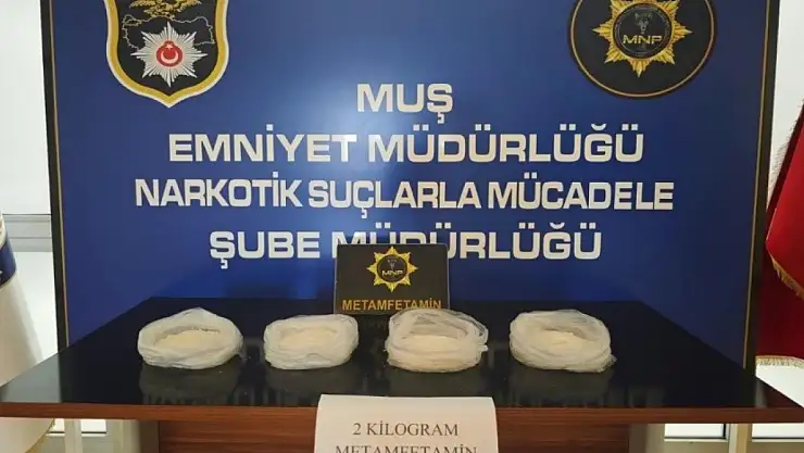 Muş'ta düzenlenen operasyonda 2 kilo metamfetamin ele geçirildi, 2 şüpheli gözaltında.