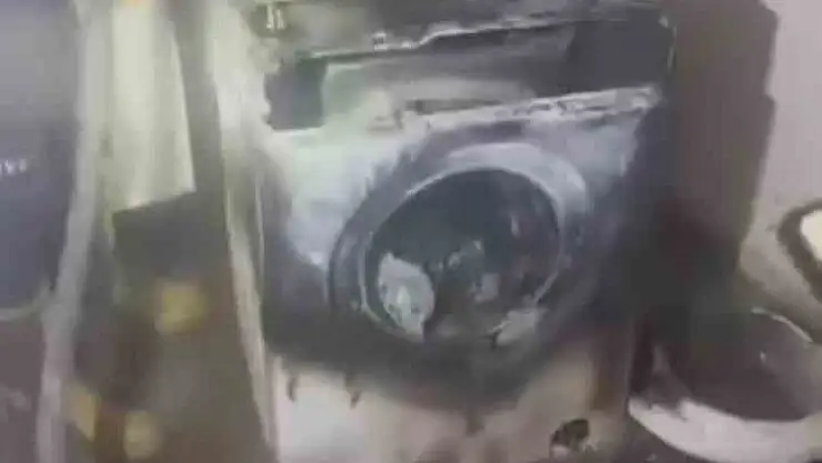 Muş'ta evde çıkan yangın itfaiyenin hızlı müdahalesiyle söndürüldü, maddi hasar var.