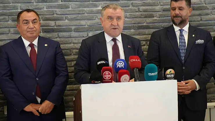 Muş'ta gençlerle buluşan Bakan Bak, güçlü Türkiye vurgusu yaptı ve terörsüz bir gelecek çağrısı yaptı