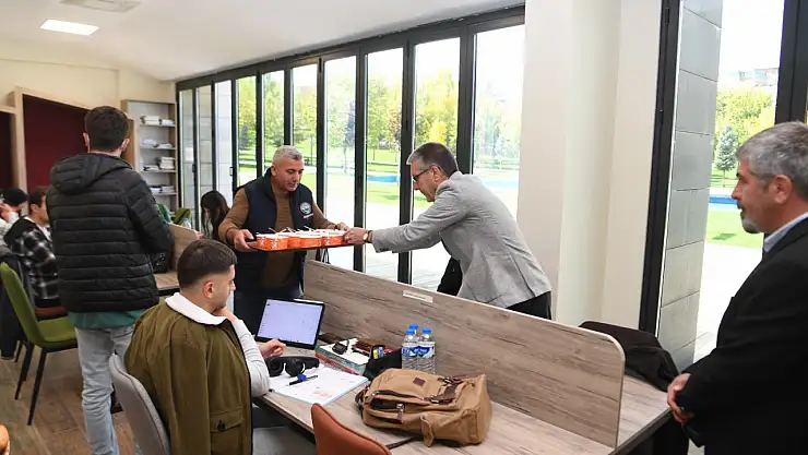 Muş'ta Gençlerle Sabah Sohbeti ve Çorba İkramı