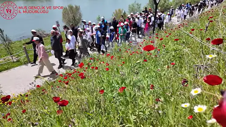 Muş'ta Gençlik Haftası Coşkusu: Yürüyüş, Şölen ve Piknik Bir Arada