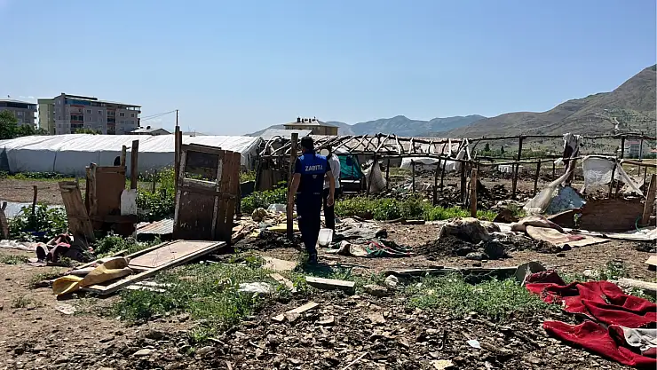 Muş'ta kaçak ahırlar temizlenerek çevre sağlığına yönelik önemli adımlar atıldı