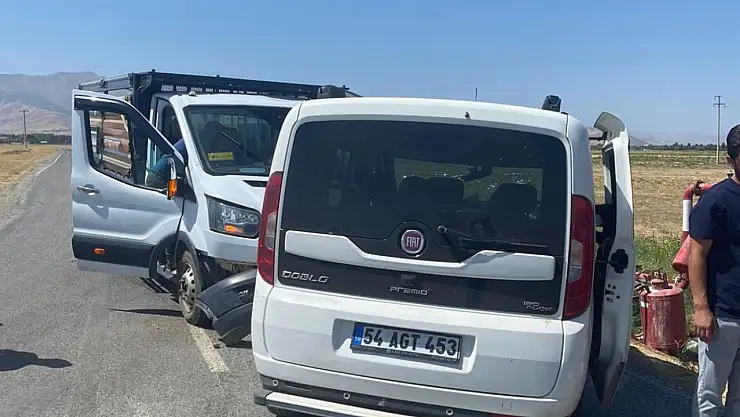 Muş'ta kafa kafaya çarpışan araçlarda 1 kişi yaralandı, soruşturma başlatıldı