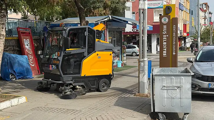 Muş'ta Kaldırımlar Yeni Araçlarla Temizleniyor