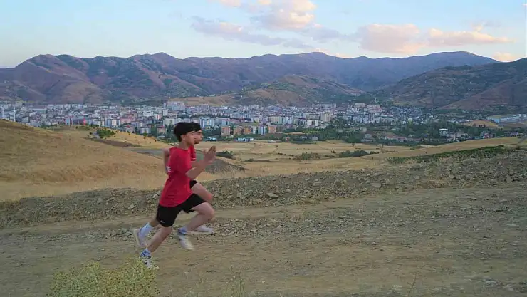 Muş'ta karateciler dağ koşusuyla şampiyonalara hazırlık yapıyor