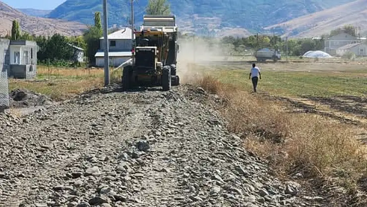 Muş'ta Kırsal Ulaşım İçin Stabilize Yol Çalışmaları Devam Ediyor