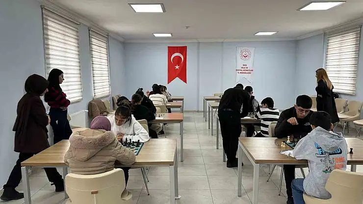 Muş'ta koruma altındaki çocuklar satranç turnuvasında yarıştı