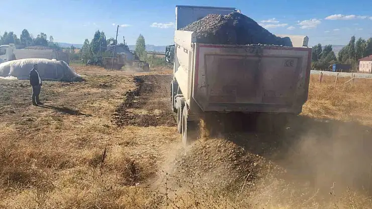 Muş'ta köy yollarında konfor artırıcı stabilize çalışmaları sürüyor