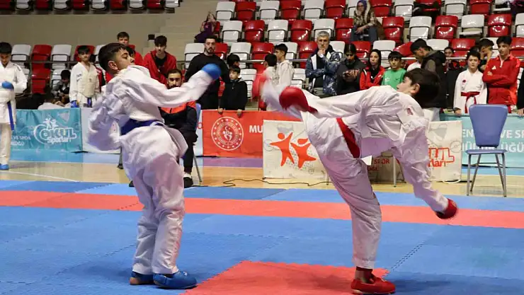 Muş'ta Okul Sporları Karate Grup Birinciliği Müsabakaları Başladı!