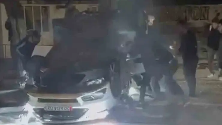 Muş'ta otomobil kazası: 2 yaralı, araçlardan biri takla attı