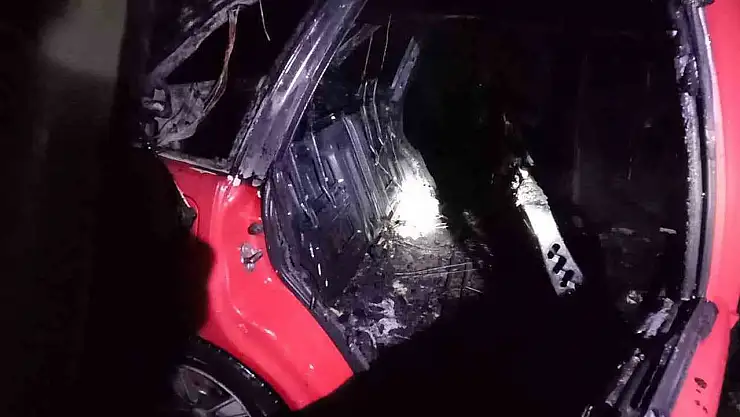 Muş'ta otomobil yangını: Araç kullanılmaz hale geldi, yaralı yok