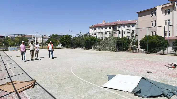 Muş'ta Parklardaki Spor Alanları Yenileniyor