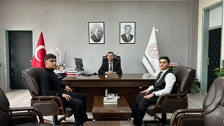 Muş'ta SİHA ve Kamikaze İHA Projelerine Büyük Destek: İl Müdürü Altay Öğrencilerle Bir Araya Geldi