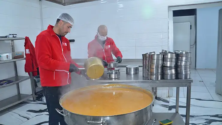 Muş'ta Türk Kızılay Aşevi'nden Ramazan'da gönülleri ısıtan iftar hizmeti